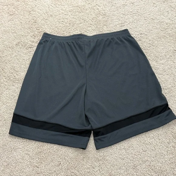 Men Nike Dri-Fit  Charcoal Performance Shorts - Picture 5 of 5